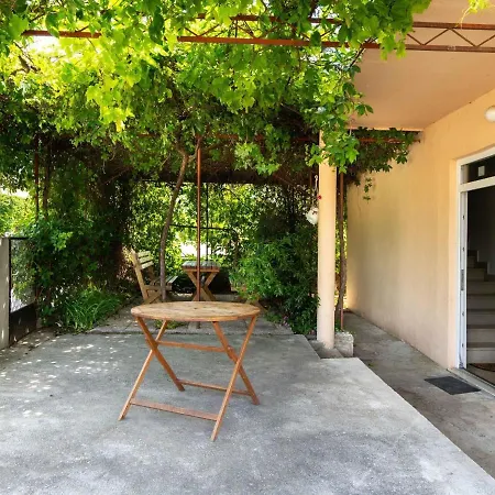 Simplistic In Rogoznica Near Sea Beach 公寓