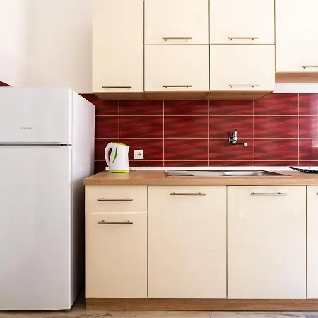 Simplistic In Rogoznica Near Sea Beach * 罗戈兹尼察