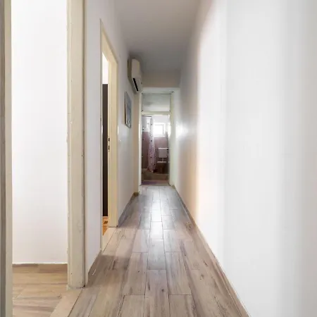 Simplistic In Rogoznica Near Sea Beach 罗戈兹尼察