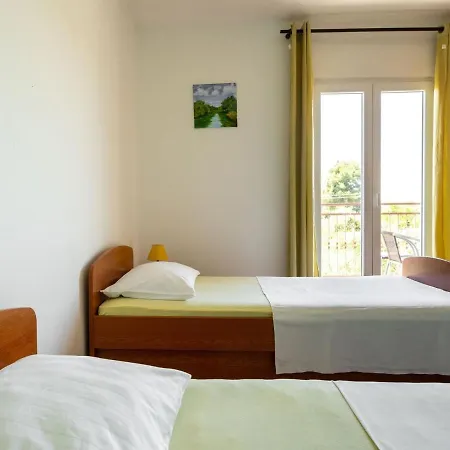 Simplistic In Rogoznica Near Sea Beach * 罗戈兹尼察