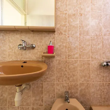 Simplistic In Rogoznica Near Sea Beach * 罗戈兹尼察