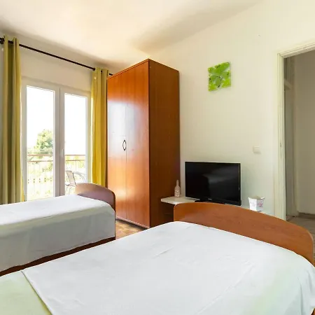 Simplistic In Rogoznica Near Sea Beach 公寓