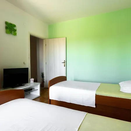 Simplistic In Rogoznica Near Sea Beach * 罗戈兹尼察