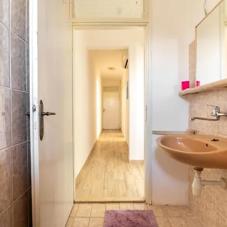 Simplistic In Rogoznica Near Sea Beach * 罗戈兹尼察