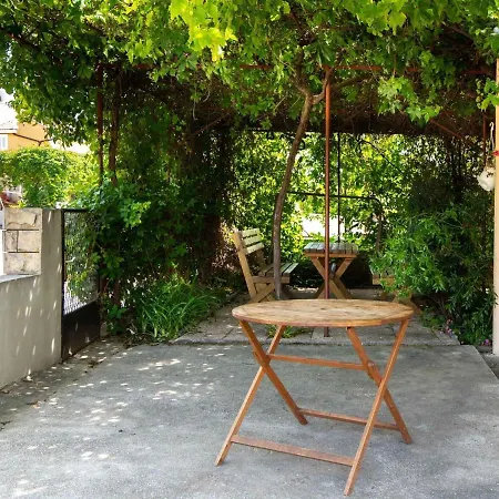 Simplistic In Rogoznica Near Sea Beach 公寓 罗戈兹尼察