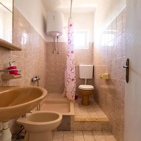 Simplistic In Rogoznica Near Sea Beach 公寓 罗戈兹尼察