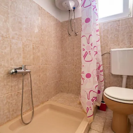 Simplistic In Rogoznica Near Sea Beach 公寓